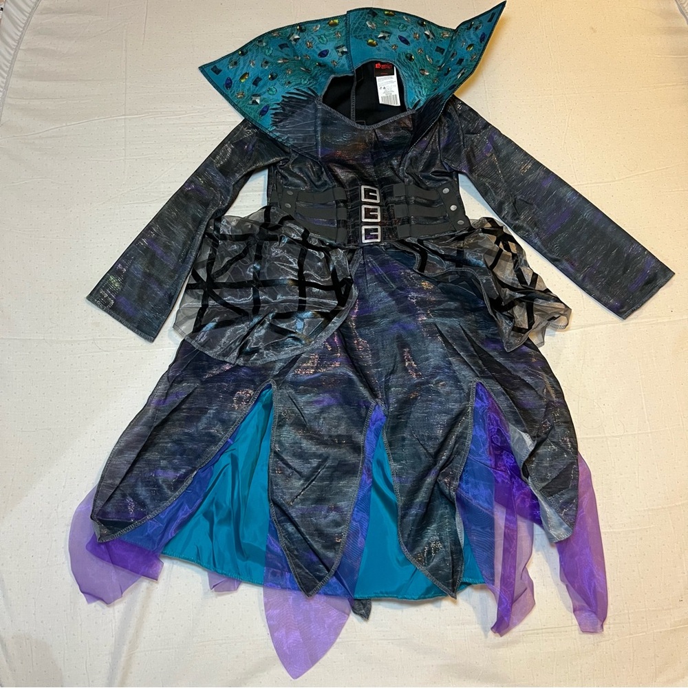 New Disney Descendants Rise of Red Uliana Halloween Costume size M 7-8 NWOT